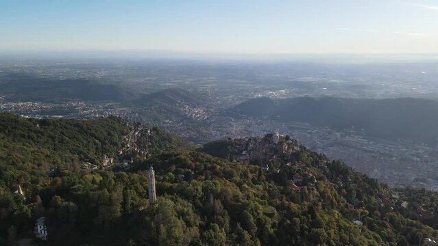 Moltrasio autour du Lac de C&ocirc;me en drone