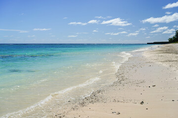Fototapeta na wymiar A beautiful white sandy beach on the tropical Pacific island of Rarotonga