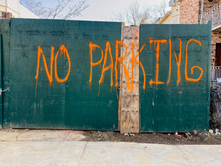 No parking signage on a wood door - 712773461