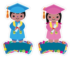 Alumnos de preescolar con diplomas