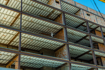 Construction of a slab building with steel, concrete, bricks and use of metal profiles