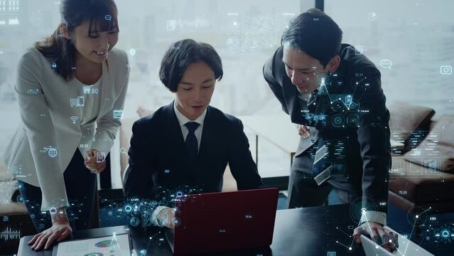 会議するビジネスパーソンのグループとソフトウェアイメージ