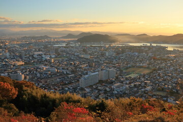 高見山から潮江地区を眺める　朝焼け　（高知県　高知市）