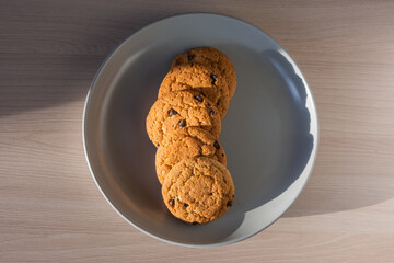 Oatmeal raisin cookies on a gray ceramic plate. Flat layout