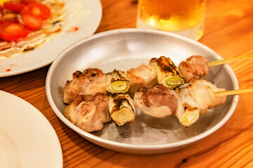 居酒屋で食べる美味しそうな焼き鳥