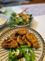 日本の一般家庭のご飯の写真（和食・夕食・夜ご飯・家庭料理・とんかつ・豚カツ）