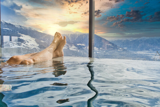 Women enjoying the panoramic view from the pool in the alps