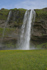 Obraz premium Hermosa catarata Seljalandsfoss