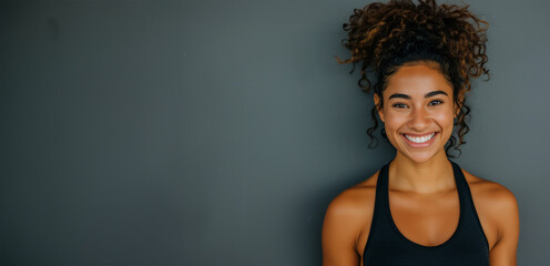 Fitness woman. Young caucasian fitness woman doing sport isolated showing strength gesture with arms. Athletic girl on the gray background. Sport and recreation concept. - obrazy, fototapety, plakaty