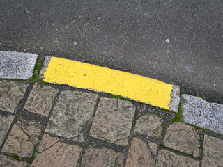 Fototapeta premium peinture jaune en ville