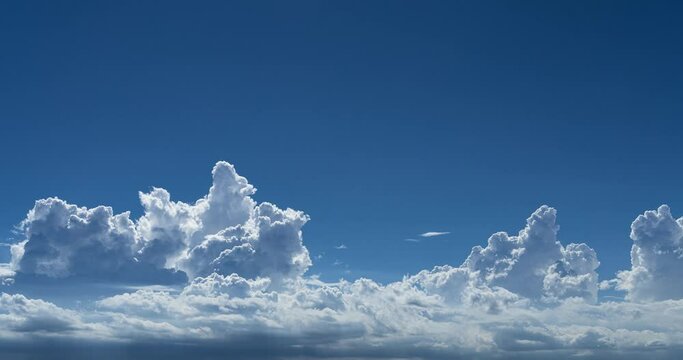 積乱雲(入道雲)の流れの4Kタイムラプス動画	

