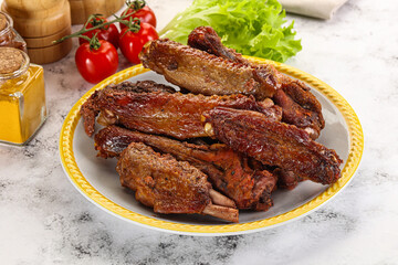 Roasted duck wings with sauce