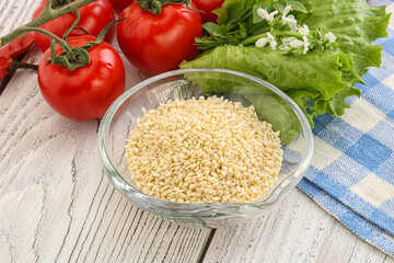 Raw sesame seeds in the bowl