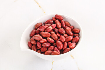 Raw peanut heap for roast