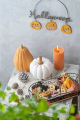 ハロウィーンの飾りつけとクッキー