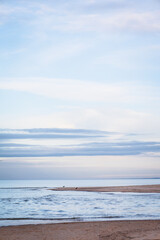 Złota godzina nad Morzem bałtyckim. Różowe zachodzące niebo spokojne morze. Golden hour on the Baltic Sea. Pink setting sky calm sea.  - obrazy, fototapety, plakaty