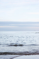 Fototapeta na wymiar Fale na wieczorny morzu. Waves on evening sea.