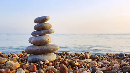 Gartenposter Steine ​​im Sand Spa stones balance on the sand of the beach.