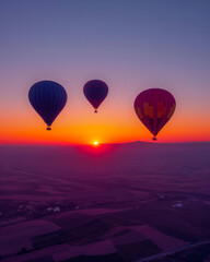 Obraz premium Hot Air Balloons Against Vibrant Sunrise Sky