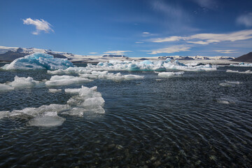 Gletscherlagune Jökulsárlón in Island im Sommer 