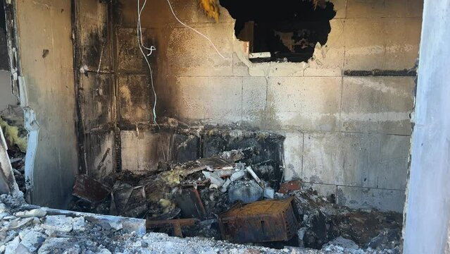 D&eacute;tail maison d&eacute;truite par le feu
