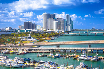 Fototapeta na wymiar Northern Miami waterfront and skyline panoramic view, Florida