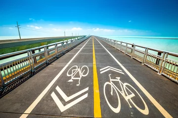 Papier Peint photo autocollant Atlantic Ocean Road Old Seven Mile Bridge bicycle lane in Marathon, Florida Keys