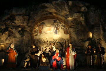 St. Peter's Square, Christmas 2023, Nativity scene and tourists, Vatican City - obrazy, fototapety, plakaty