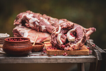 Process of preparing ox heart according to medieval recipe