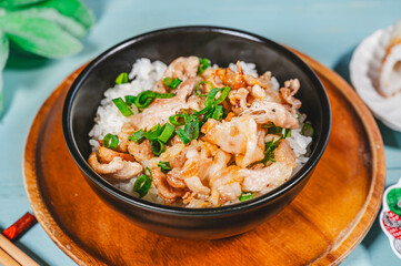 ネギ塩風味の豚丼