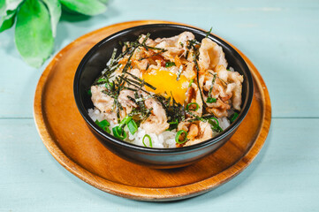 豚こまの塩豚丼
