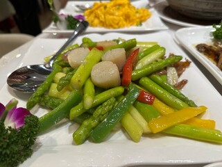 Stir-fried green asparagus and scallops