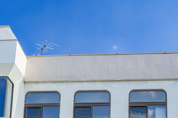 建物と青空