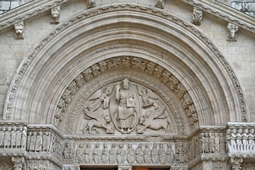 Arles, il portale della cattedrale di Saint Saturnin  - Provenza, Francia	