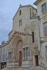 Fototapeta na wymiar Arles, la cattedrale di Saint Saturnin - Provenza, Francia 