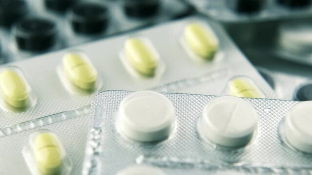 Black tablets, activated carbon tablets to cleanse the body of harmful 