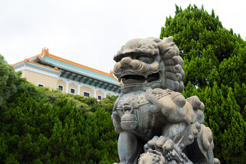 Chinese lion statue in Taiwan National Palace Museum in Taipei city - obrazy, fototapety, plakaty