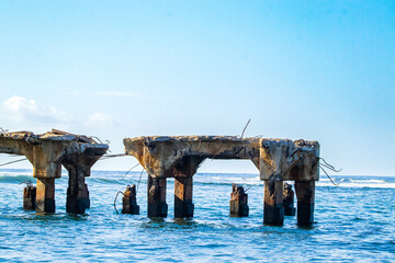 Fototapeta na wymiar Abandoned Pier in Hawaii