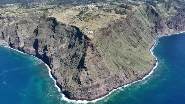 Faro de Ponta do Pargo en Madeira a vista de Drone