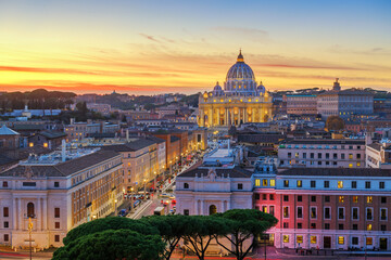 Fototapeta na wymiar Vatican City skyline with St. Peter's Basilica