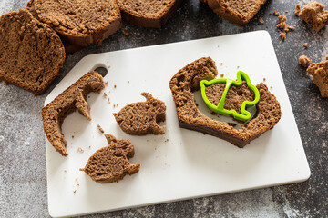 Cooking Cupcake with Easter Bunny and colorful eggs, step by step, step 4.