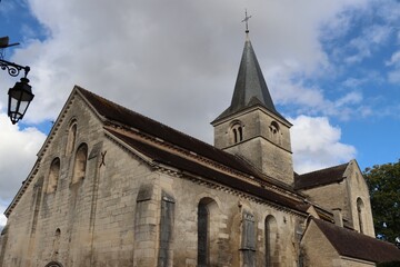 Fototapeta na wymiar church of Tonnerre city