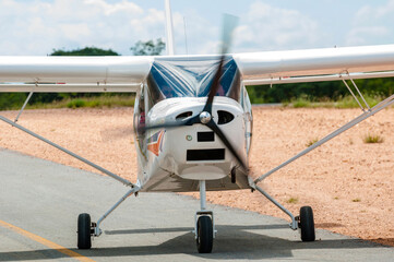 Single-engine plane with close-up detail of the front propeller © Ronaldo TRS