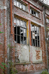 Fototapeta na wymiar old decaying building with broken windows