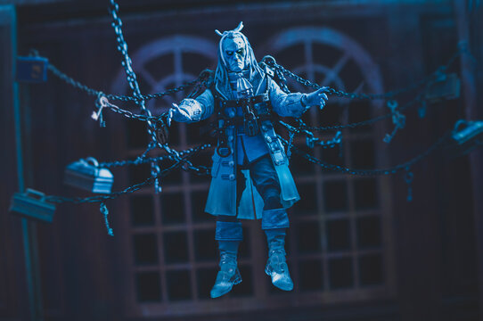 NEW YORK USA, JAN 29 2024: Jacob Marley visiting Ebenezer Scrooge from Charles Dickens Christmas Carol -Figura Obscura action figure