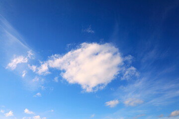 Obraz premium 青空とちぎれ雲