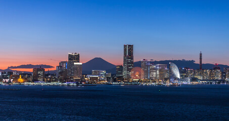 Fototapeta premium みなとみらい夜景と富士山夕景