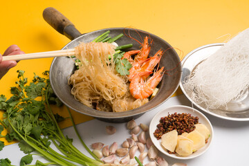 Steamed Prawns  and Crab with Vermicelli in hot pot Thailand street food