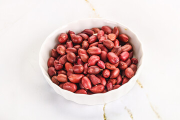 Raw peanut heap for roast