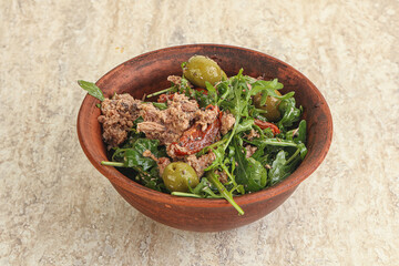 Salad with tuna and rucola